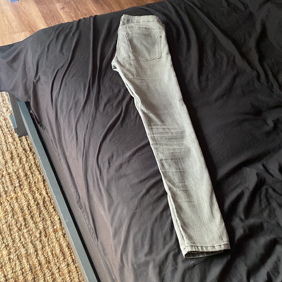 Grey Jeans - Picture 4 of 4